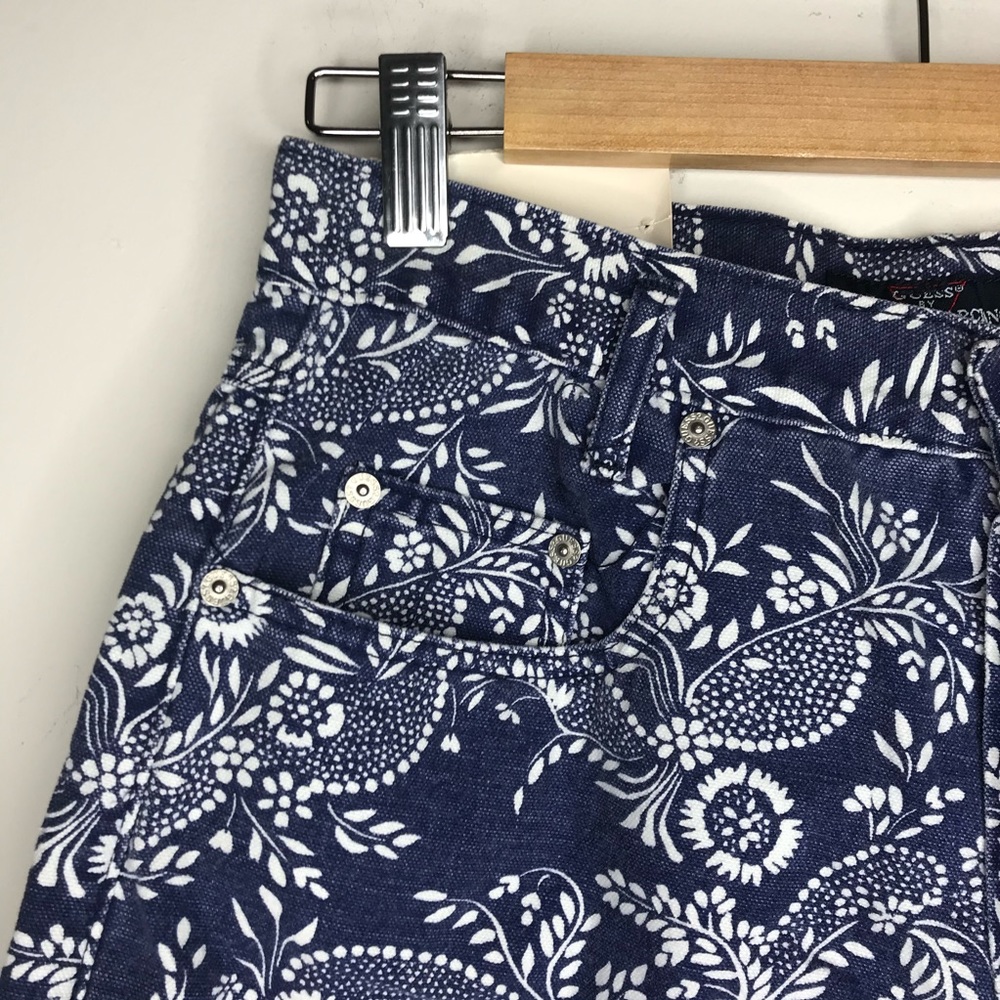DEADSTOCK NOS GUESS By Georges Marciano Floral and Paisley Button Fly Mom Shorts - Picture 4 of 12